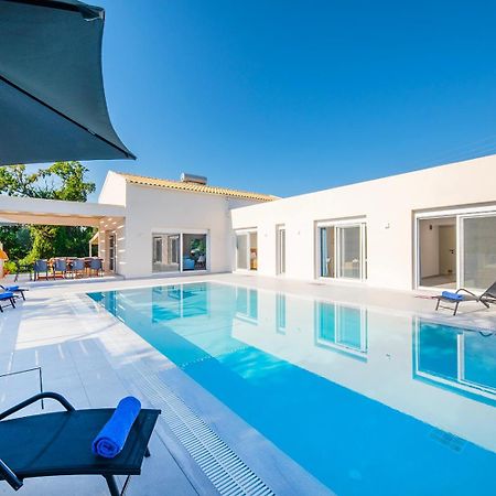 Villa Ami, Roda, Corfu: 10 Guests, Heated Pool, Private Mini Golf, Pool Table & More!! Dış mekan fotoğraf