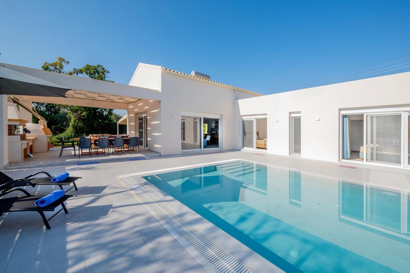 Villa Ami, Roda, Corfu: 10 Guests, Heated Pool, Private Mini Golf, Pool Table & More!! Dış mekan fotoğraf