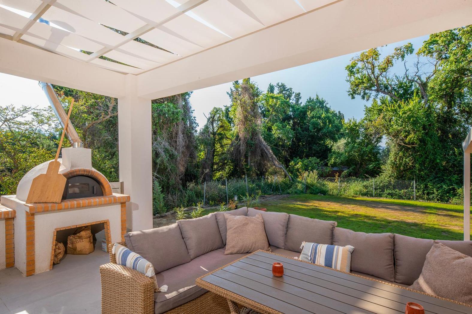 Villa Ami, Roda, Corfu: 10 Guests, Heated Pool, Private Mini Golf, Pool Table & More!! Dış mekan fotoğraf